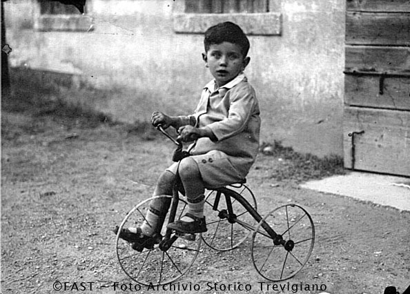 Danilo Parisotto con il triciclo 
